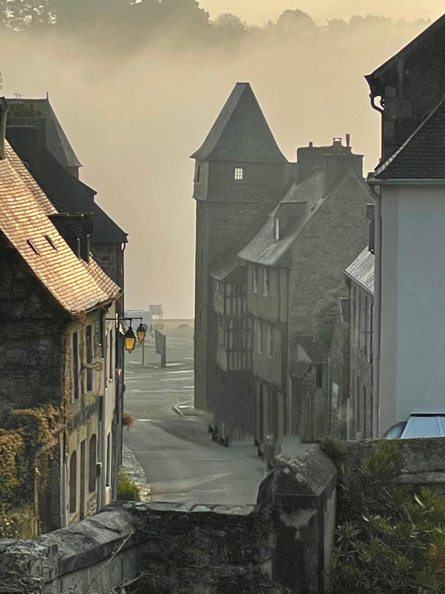 Tréguier Appartement De 1634 Avec Balcon Au Sud Sur Jardin En Plein Coeur Historique מראה חיצוני תמונה