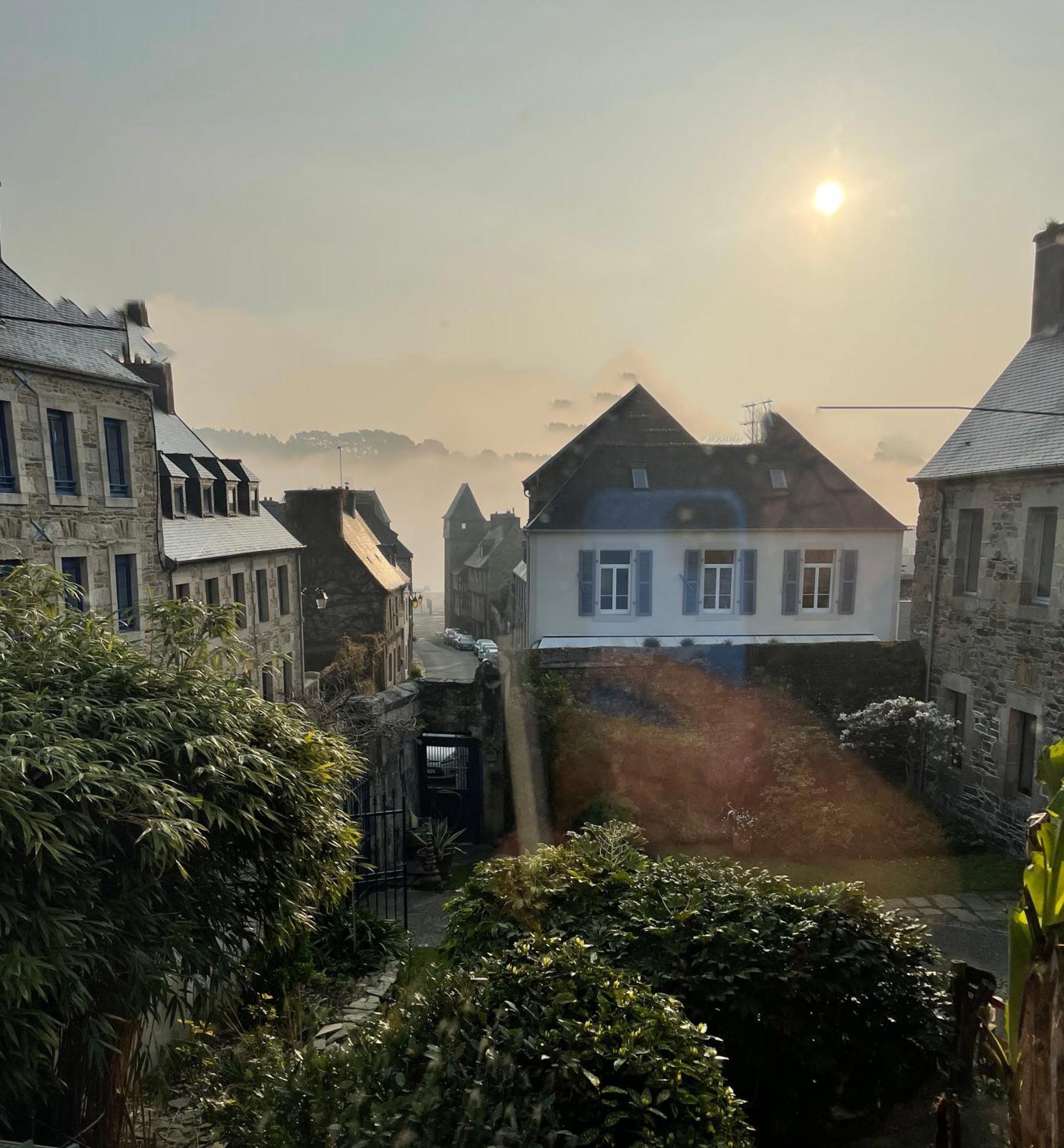 Tréguier Appartement De 1634 Avec Balcon Au Sud Sur Jardin En Plein Coeur Historique מראה חיצוני תמונה